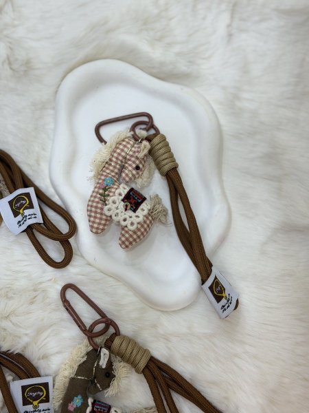 حصان مخطط خمري