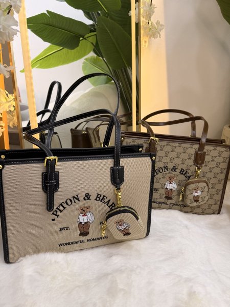 شنطة مميزة بستايل الدب مع جزدان ميدالية