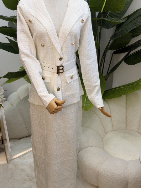 طقم صوف مع حزام قطعتين - تنورة