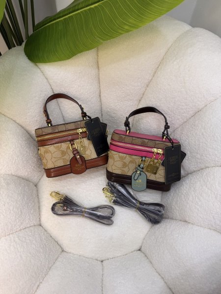 شنطة كروس كوتش Coach