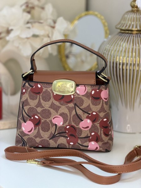 شنطة كروس كوتش كرز