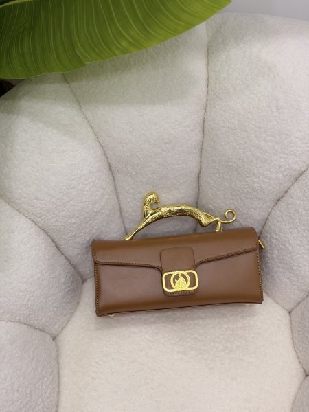 شنطة يد Tiger الذهبية الفخمة