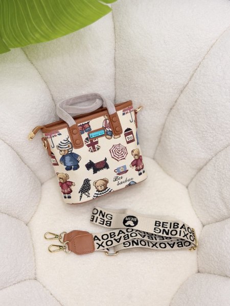 شنطة تطريز Bear 🐻 - شكلٍ مستطيل