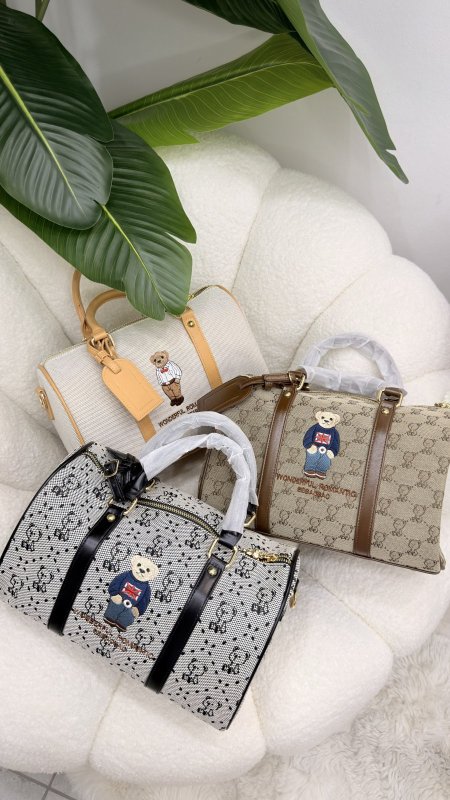 شنطة يد/كتف من Bear bag 🐻اسطواني حجم وسط