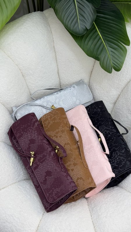 Clutch من Bottega